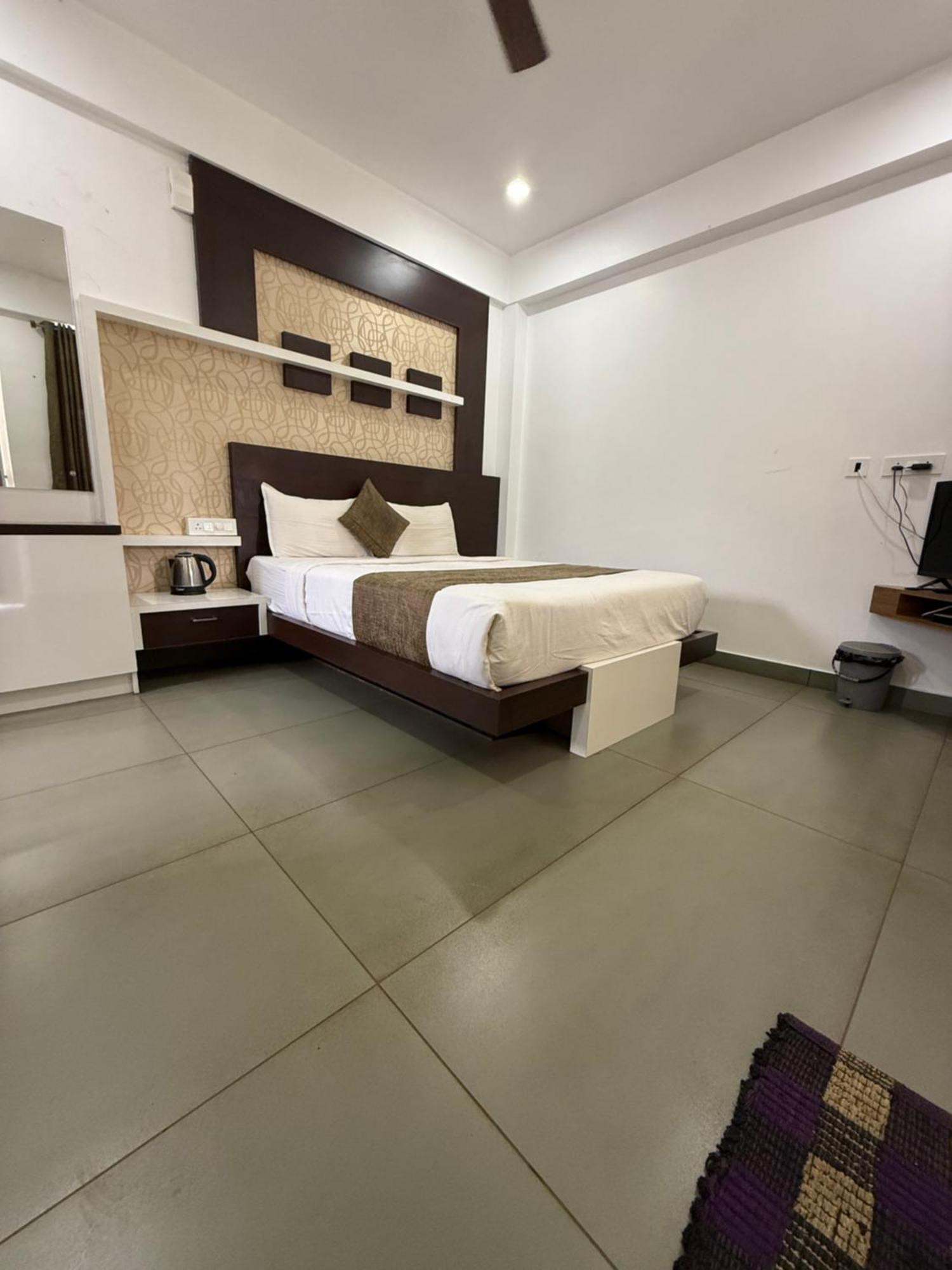Honey Rock Hotel Kanthalloor Ngoại thất bức ảnh